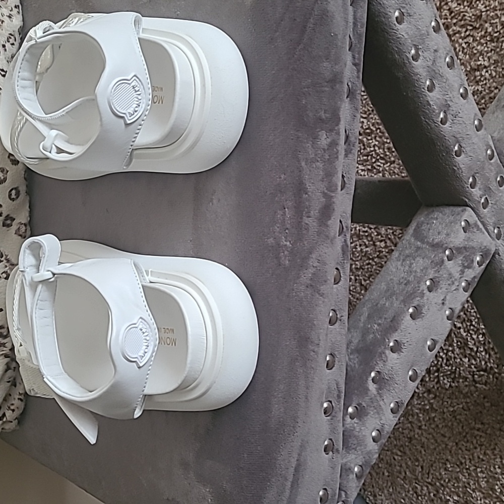 Sandals - Picture 3 of 8